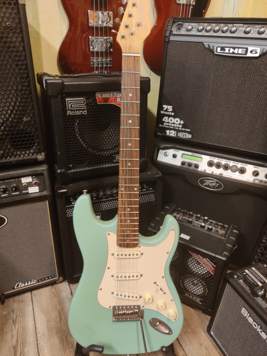 Vintage Strat fiesta red