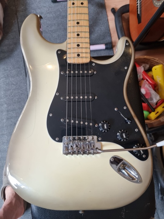 FENDER 1979 STRATOCASTER S 946734 i mycket bra skick, ny servad med nya strängar