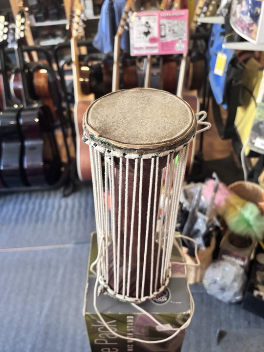 Talking Drum med anfallare handgjord i Afrika