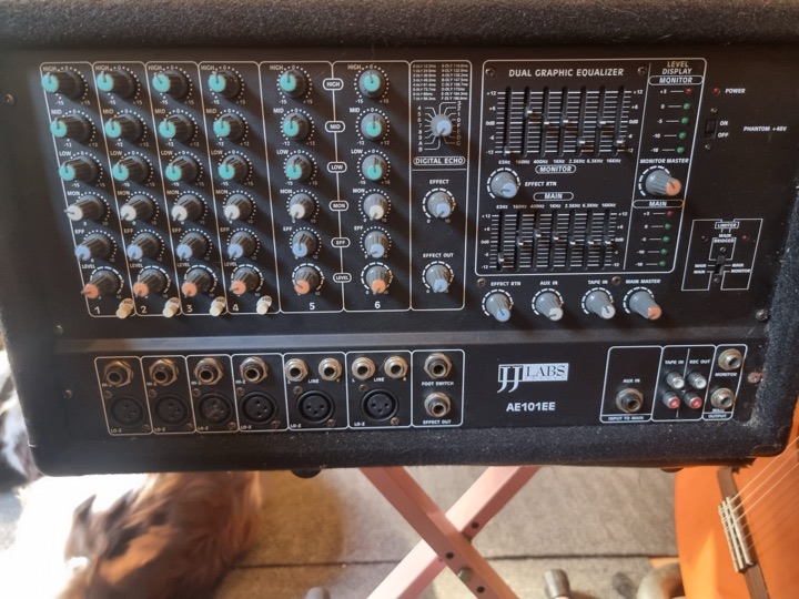 JJ Labs AE101EE – 6 kanalers mixer med slutsteg och effekter